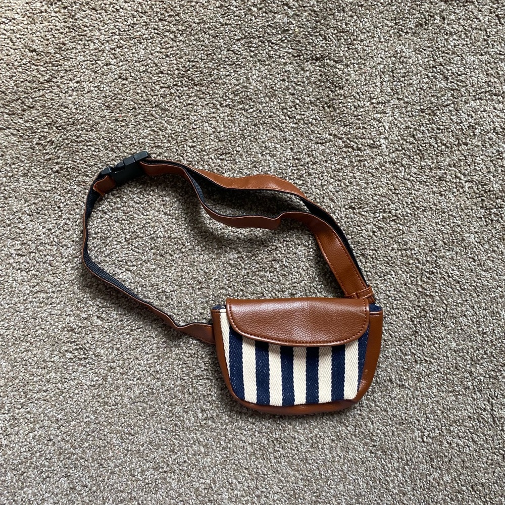 Calypso Studios- 7x5 Fanny pack. Blue and tan